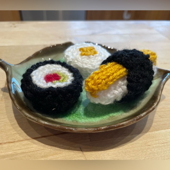 NWOT Handmade Decorative Knit Sushi Display - Picture 2 of 4